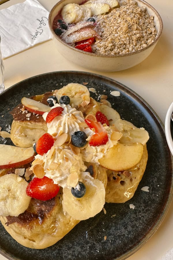 A plate of pancakes and an acai bowl at Cafe du Temps